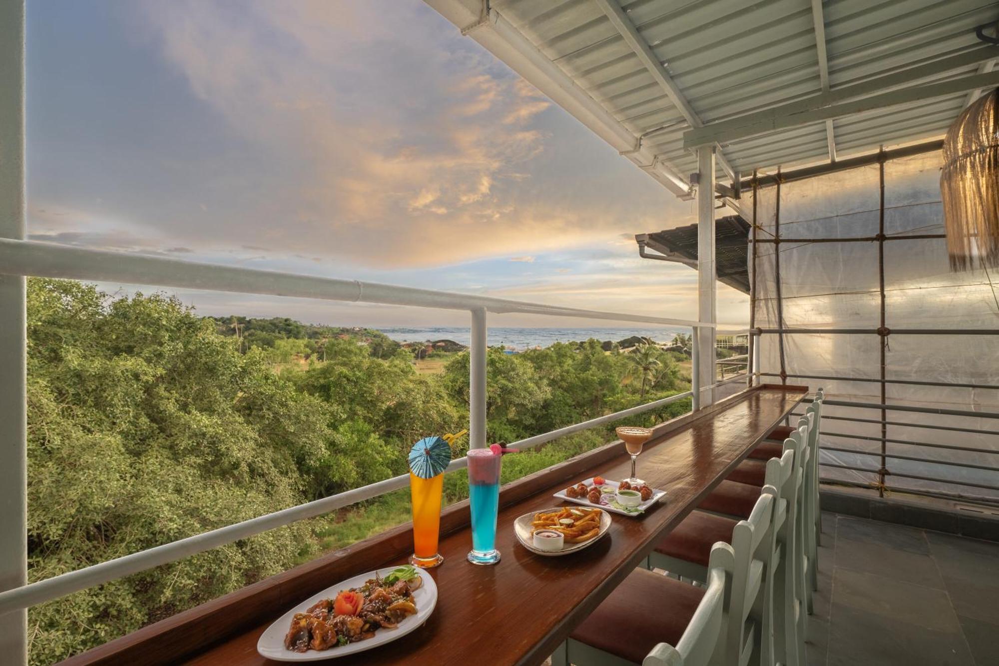 Echor Samara Morjim Goa Sea View Restro Hotel Екстериор снимка